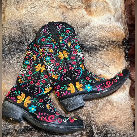 Old Gringo Sugar Skull and Flower Embroidered Western Boots - Picture 4 of 7